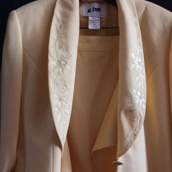 Women's two piece suit - Picture 5 of 8